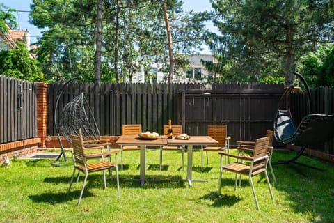Patio, Spring, Day, Garden, Dining area, Garden view, sunbed