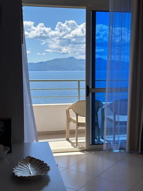 Natural landscape, View (from property/room), Balcony/Terrace, Seating area, Sea view