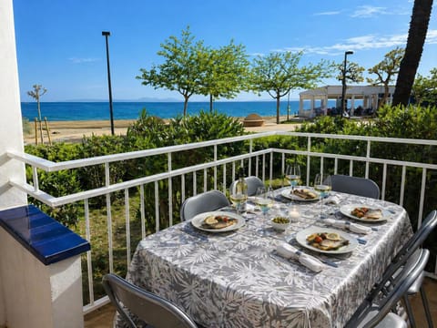 Property building, View (from property/room), Balcony/Terrace, Sea view
