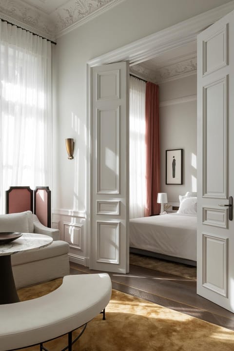 Bed, Seating area, Bedroom