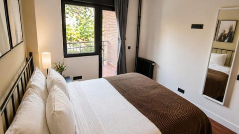 Bed, Balcony/Terrace, Bedroom