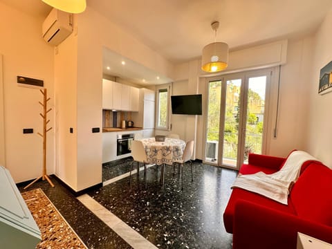Kitchen or kitchenette, Living room, Seating area, Dining area, dishwasher, minibar, oven, pet friendly, stove, toaster