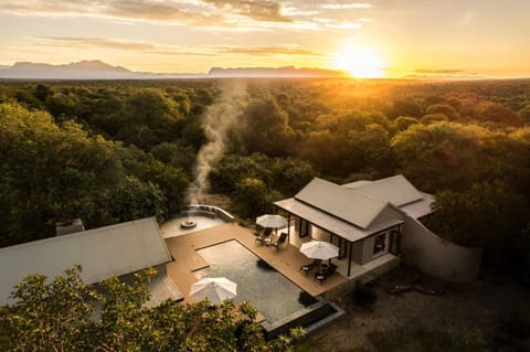 Property building, Bird's eye view, View (from property/room), Mountain view, Pool view, Swimming pool, Sunset