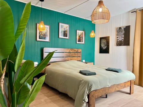 Bed, Photo of the whole room, Bedroom