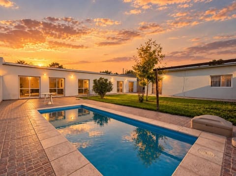 Property building, Day, Pool view, Swimming pool, Sunrise, Sunset, sunbed