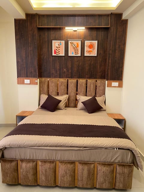 Bed, Living room, Bedroom