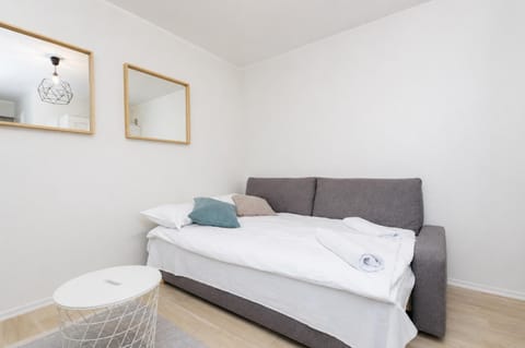 Bed, Living room, Photo of the whole room, Seating area, Bedroom