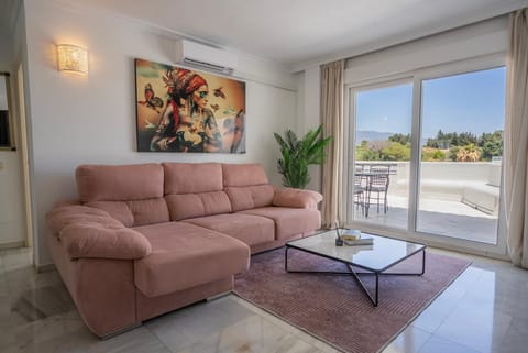 Patio, View (from property/room), Balcony/Terrace, Living room, Seating area