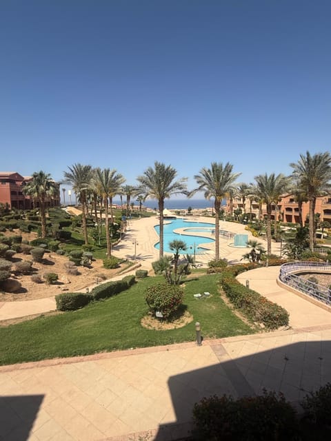 Day, Garden, Garden view, Swimming pool, sunbed