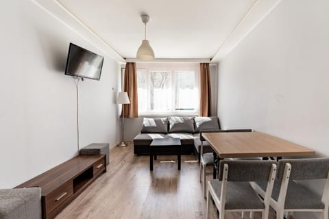 TV and multimedia, Living room, Seating area, Dining area, Evening entertainment