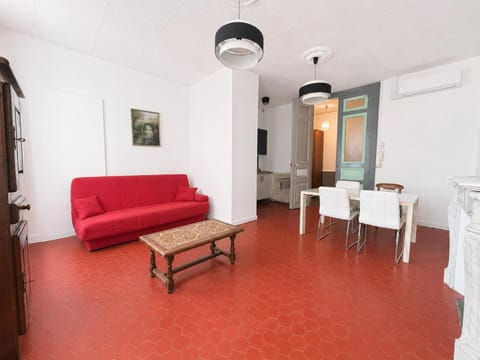 Living room, Seating area, Dining area, air conditioner