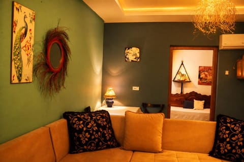 Living room, Decorative detail, Seating area