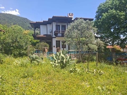 Property building, Spring, Day, Natural landscape, Mountain view