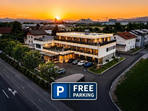 Property building, Neighbourhood, Bird's eye view, Summer, View (from property/room), City view, Location, Sunset, Parking