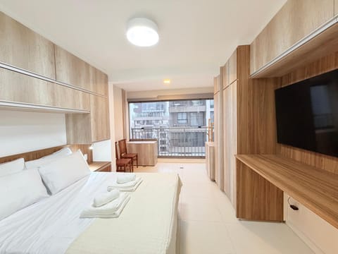 TV and multimedia, Photo of the whole room, Bedroom, towels, wardrobe