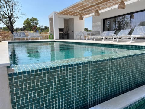 Swimming pool, sunbed