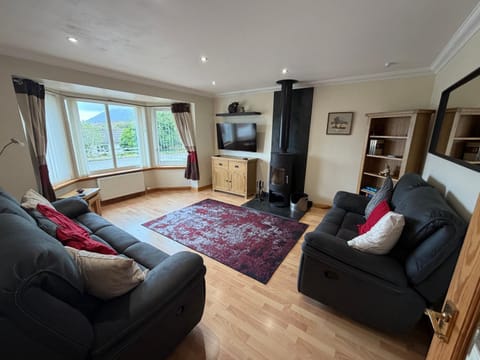 Communal lounge/ TV room, TV and multimedia, Living room, Seating area