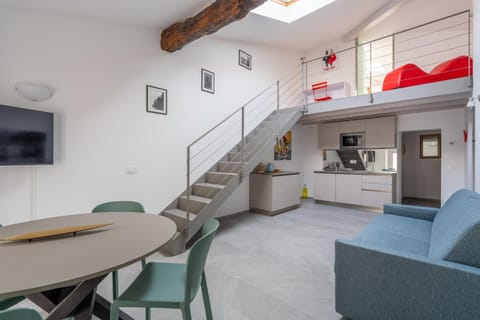 TV and multimedia, Kitchen or kitchenette, Living room, Seating area
