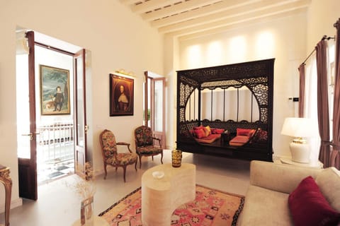 Bed, Living room, Photo of the whole room, Seating area