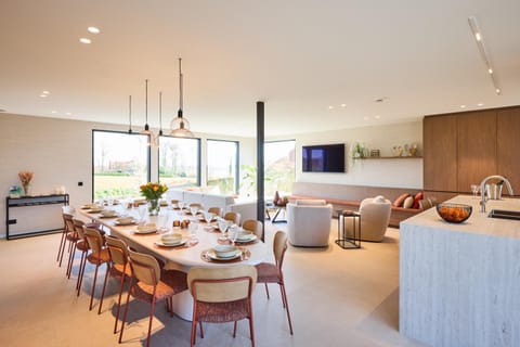 Seating area, Dining area