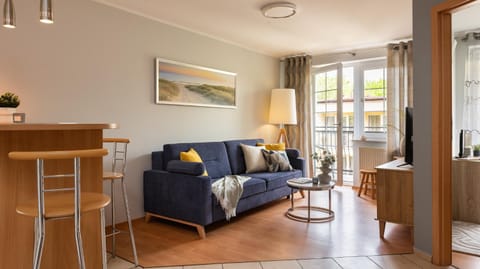 Bed, Living room, Photo of the whole room, Seating area, Dining area