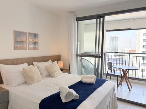 Bed, Balcony/Terrace, Photo of the whole room, Bedroom, towels
