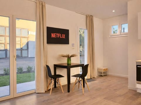 TV and multimedia, Dining area, Evening entertainment