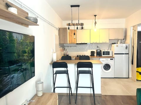 TV and multimedia, Kitchen or kitchenette, Dining area, internet, microwave, stove, washing machine