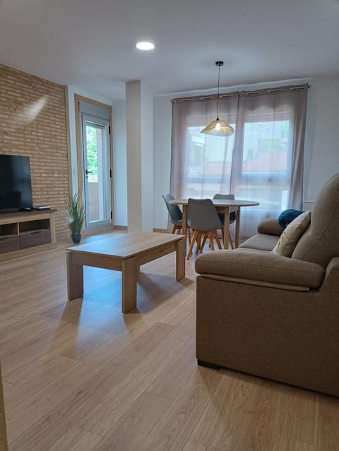 Communal lounge/ TV room, TV and multimedia, Living room, Seating area, Evening entertainment