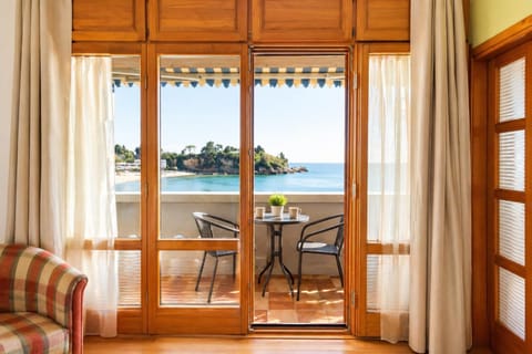 Property building, Patio, Day, Natural landscape, View (from property/room), Balcony/Terrace, Living room, Seating area, Sea view