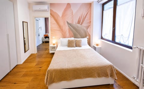 Bed, Photo of the whole room, Bedroom, air conditioner