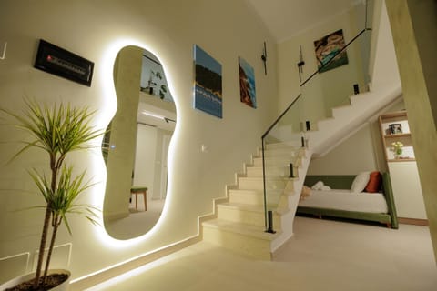Facade/entrance, Bed, Library, Decorative detail