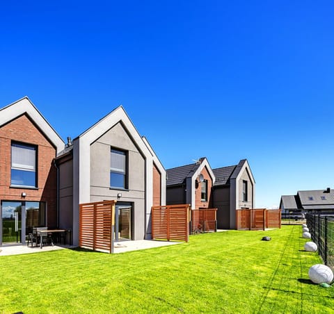 Property building, Spring, Day, Garden, Garden view