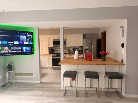 TV and multimedia, Kitchen or kitchenette, Dining area