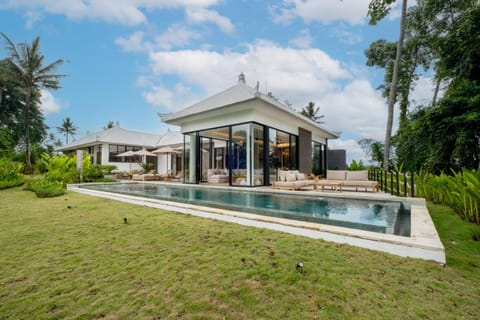 Property building, Day, Garden view, Pool view, Swimming pool, sunbed