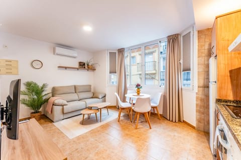 Kitchen or kitchenette, Living room, Other, Seating area, Dining area, oven, pet friendly, stove, air conditioner