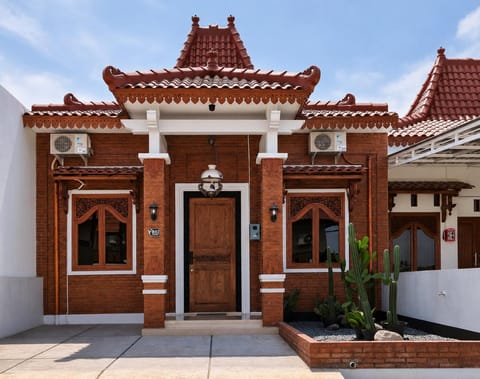 Facade/entrance