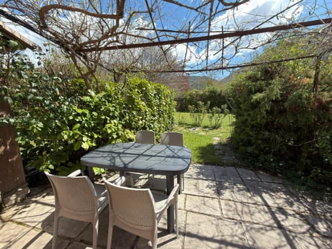 Patio, Natural landscape, Garden, Dining area, Garden view