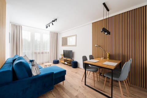 Communal lounge/ TV room, TV and multimedia, Living room, Seating area, Dining area, Evening entertainment