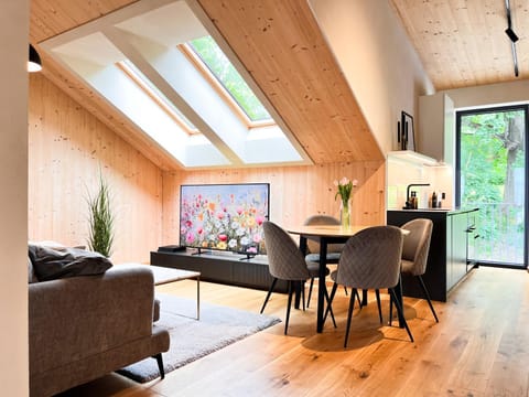 TV and multimedia, Living room, Entertainment, Breakfast
