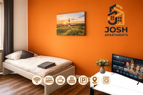 Bed, TV and multimedia, View (from property/room), Bedroom