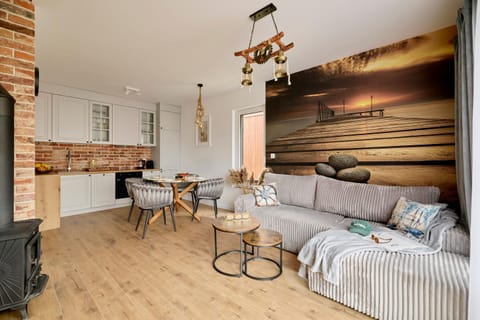 TV and multimedia, Kitchen or kitchenette, Living room, Seating area, Dining area