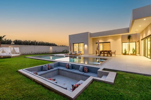 Patio, Garden, Swimming pool, sunbed