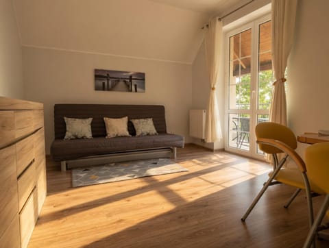 Bed, Living room, Photo of the whole room, Seating area