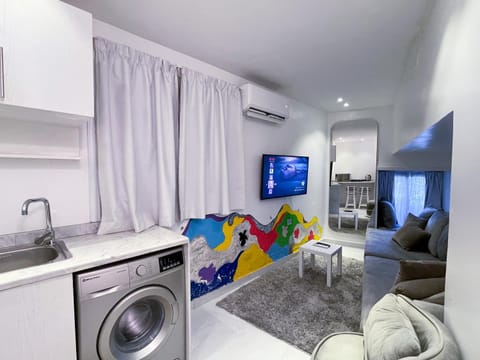 TV and multimedia, Living room, Seating area, washing machine