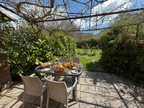 Patio, Garden, Dining area