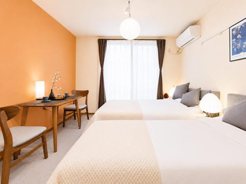 Bed, Photo of the whole room, Dining area, Bedroom, air conditioner