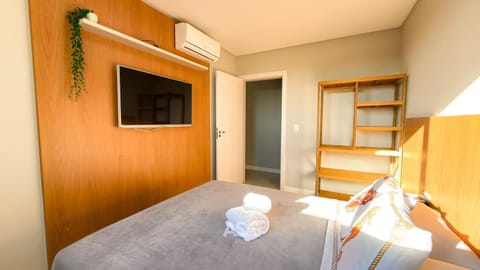 Bed, TV and multimedia, View (from property/room), Bedroom