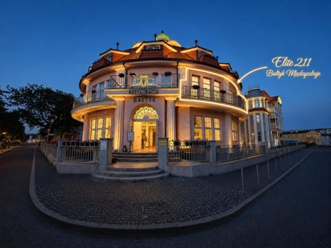Property building, Restaurant/places to eat, Off site, Night, Activities, Summer, View (from property/room), Balcony/Terrace, On site, Sea view, Area and facilities, Location, Sunset