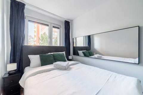 Bed, TV and multimedia, Photo of the whole room